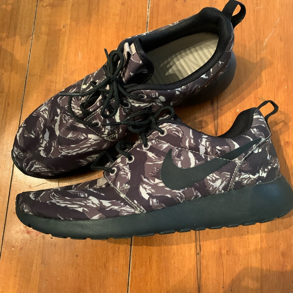NIKE ROSCHE RUN CAMO PRINT MENS SNEAKERS
